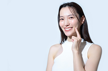 歯並びが綺麗な女性イメージ